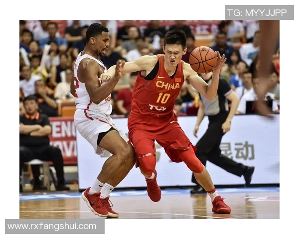 中国男篮蓝队在与突尼斯的较量中最终获胜的精彩战况分析